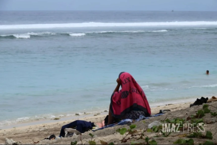 Plages de Saint-Gilles : un collectif de citoyens réclame au mairie d'intervenir pour rhabiller les baigneurs