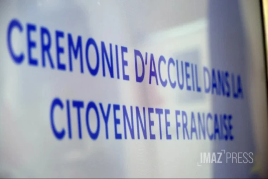 Demandes de naturalisation et de titres de séjour : les étrangers devront payer beaucoup plus cher dès le 1er mai